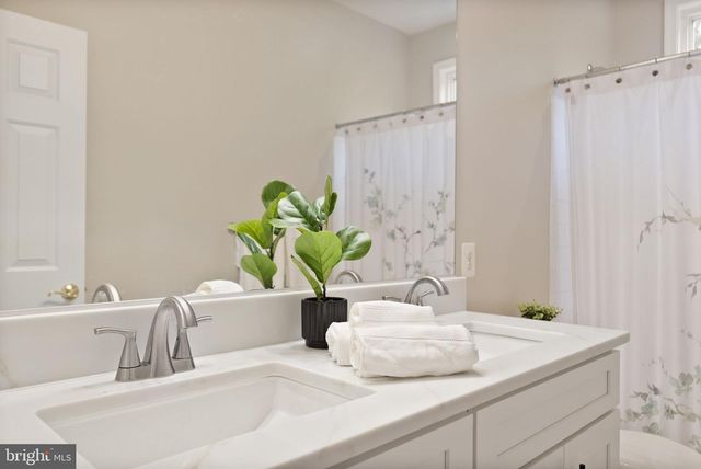 1814 WOODS EDGE DR NE, Leesburg, VA 20176