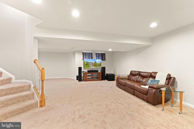 1814 WOODS EDGE DR NE, Leesburg, VA 20176