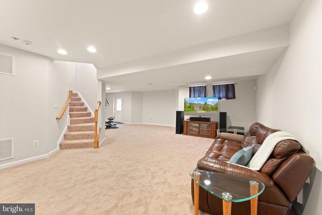 1814 WOODS EDGE DR NE, Leesburg, VA 20176