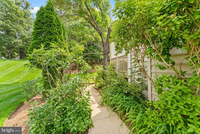 1814 WOODS EDGE DR NE, Leesburg, VA 20176