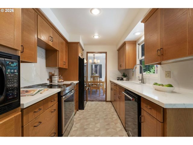 5919 Sw MILES St, Portland, OR 97219