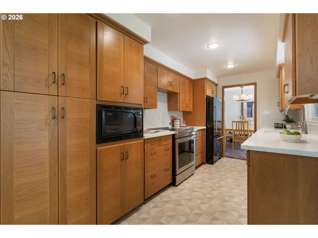 5919 Sw MILES St, Portland, OR 97219
