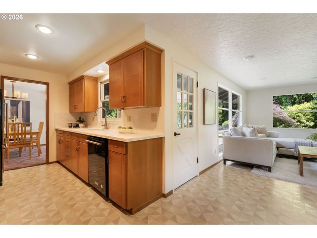 5919 Sw MILES St, Portland, OR 97219