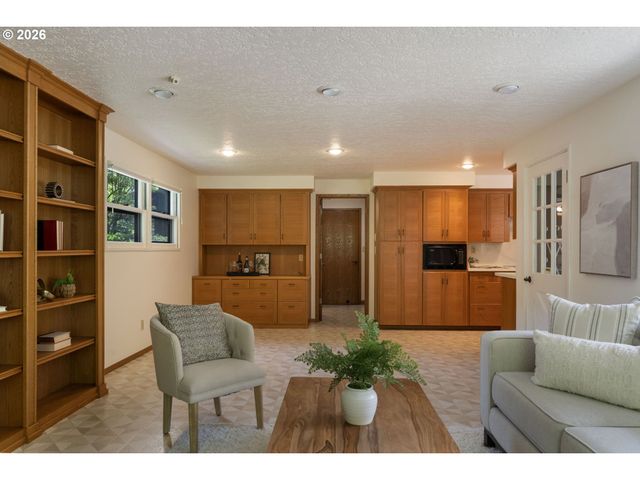 5919 Sw MILES St, Portland, OR 97219