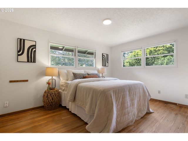 5919 Sw MILES St, Portland, OR 97219
