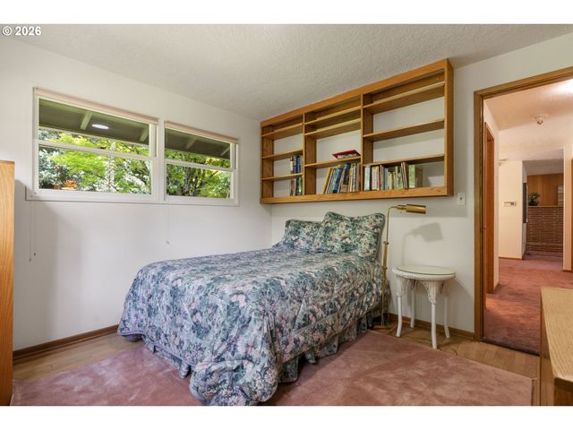 5919 Sw MILES St, Portland, OR 97219
