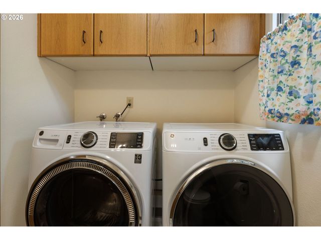5919 Sw MILES St, Portland, OR 97219