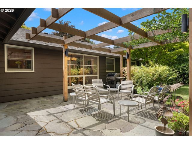 5919 Sw MILES St, Portland, OR 97219