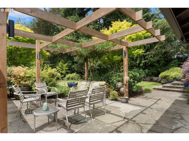 5919 Sw MILES St, Portland, OR 97219