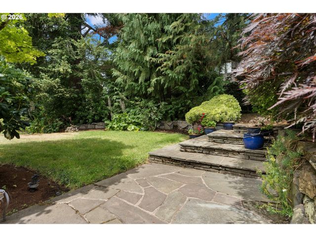 5919 Sw MILES St, Portland, OR 97219