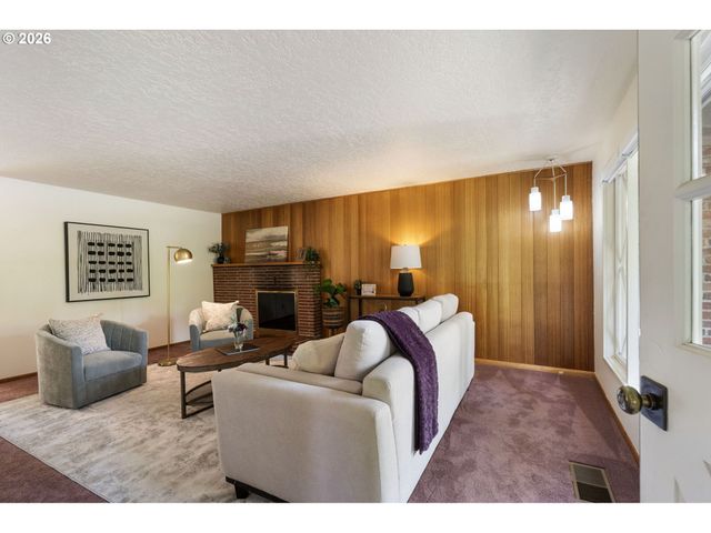5919 Sw MILES St, Portland, OR 97219