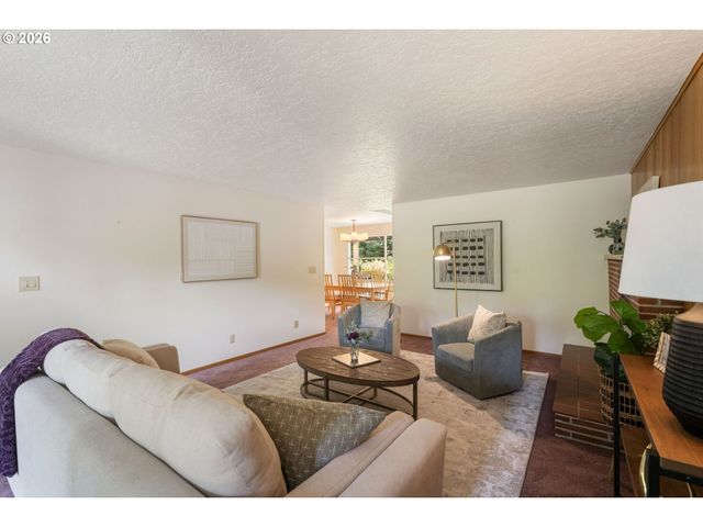 5919 Sw MILES St, Portland, OR 97219