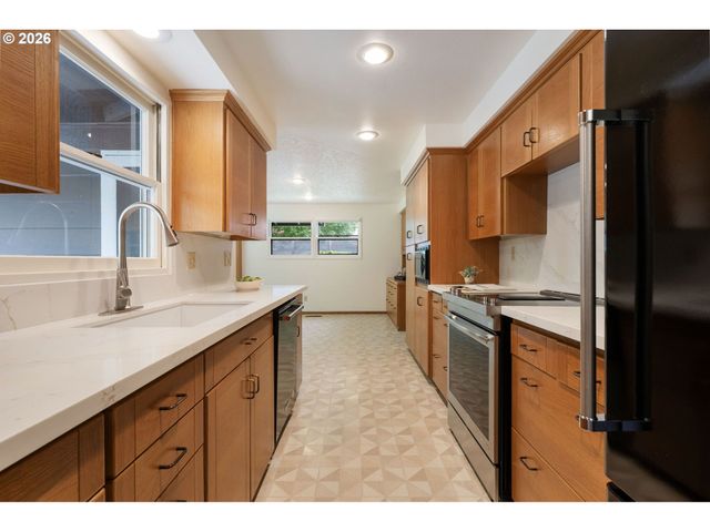 5919 Sw MILES St, Portland, OR 97219