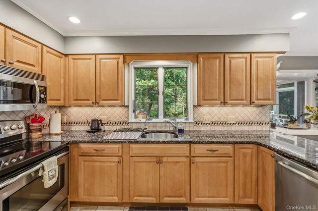 5 Stormville Road, Hopewell Junction, NY 12533