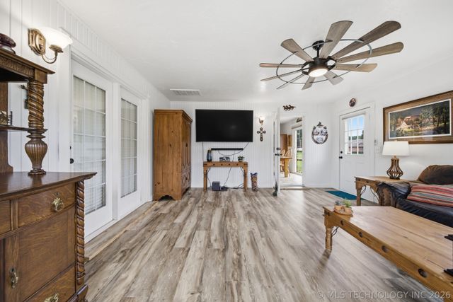 14205 S 220th Avenue E, Coweta, OK 74429