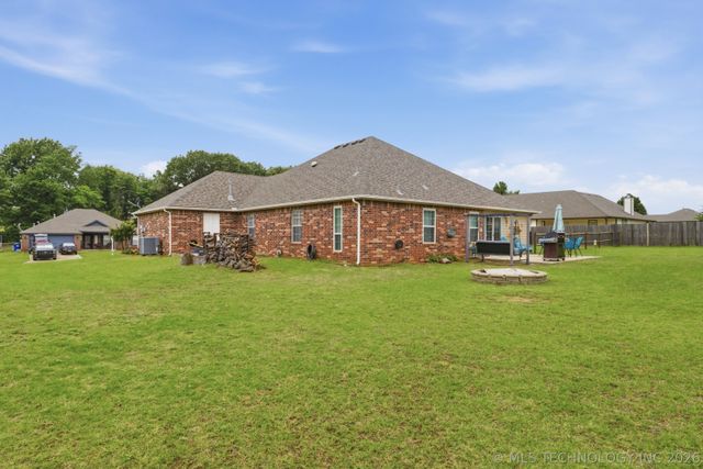 14205 S 220th Avenue E, Coweta, OK 74429
