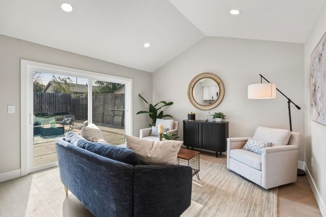 7360 Salazar Dr, North Highlands, CA 95660