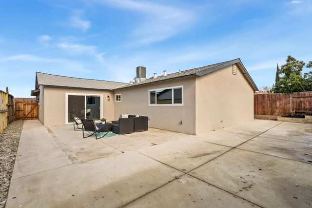 7360 Salazar Dr, North Highlands, CA 95660