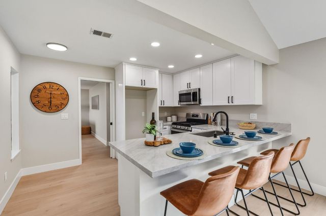 7360 Salazar Dr, North Highlands, CA 95660