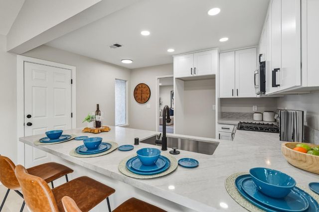 7360 Salazar Dr, North Highlands, CA 95660