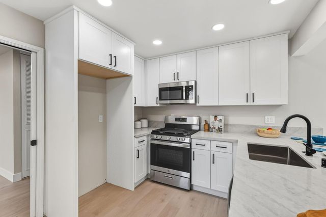 7360 Salazar Dr, North Highlands, CA 95660