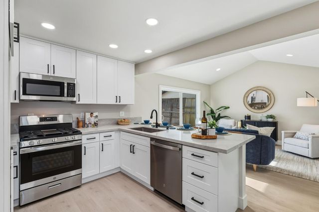 7360 Salazar Dr, North Highlands, CA 95660