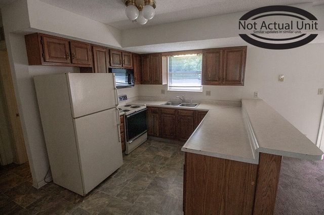 1918 MIRTLE GROVE CT, Columbia, MO 65201