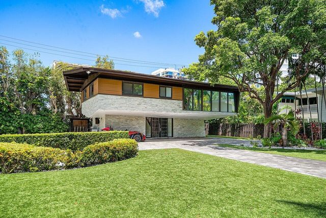 2601 NE 8TH Street, Fort Lauderdale, FL 33304