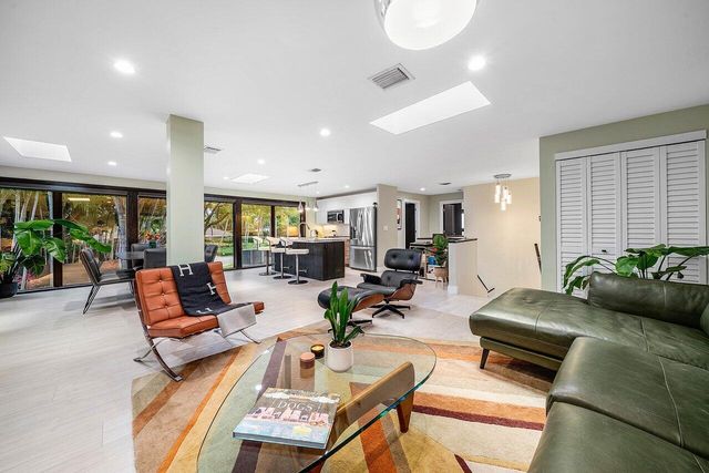2601 NE 8TH Street, Fort Lauderdale, FL 33304