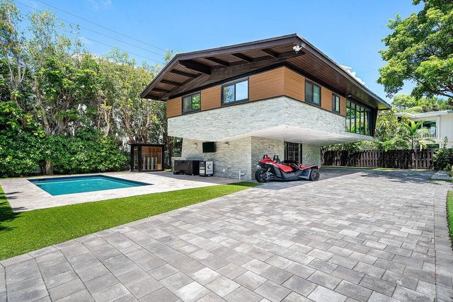 2601 NE 8TH Street, Fort Lauderdale, FL 33304