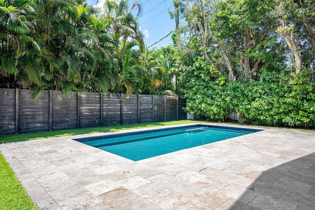 2601 NE 8TH Street, Fort Lauderdale, FL 33304