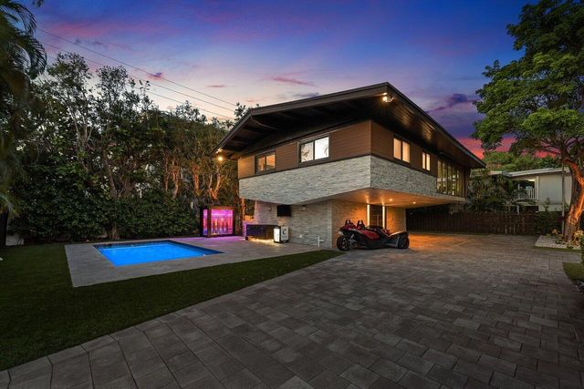 2601 NE 8TH Street, Fort Lauderdale, FL 33304
