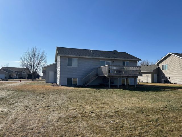 1612 SW Richland Ave, Willmar, MN 56201