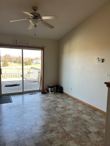 1612 SW Richland Ave, Willmar, MN 56201