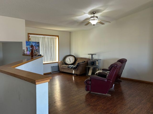 1612 SW Richland Ave, Willmar, MN 56201