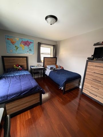 715 Lacy Avenue, Streamwood, IL 60107