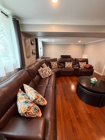 715 Lacy Avenue, Streamwood, IL 60107