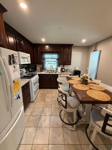 715 Lacy Avenue, Streamwood, IL 60107