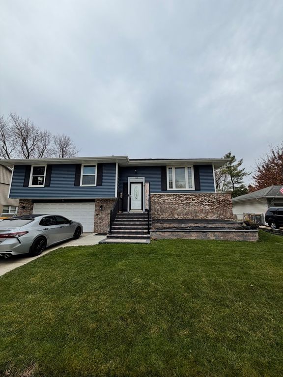 715 Lacy Avenue, Streamwood, IL 60107