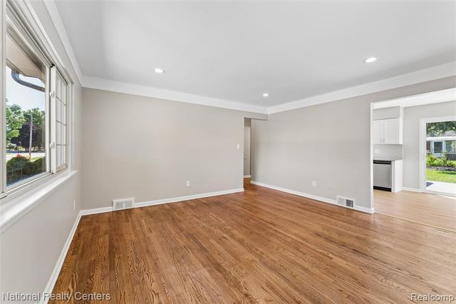 16140 Kennedy Street, Roseville, MI 48066