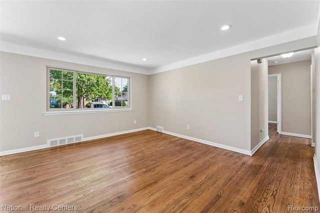 16140 Kennedy Street, Roseville, MI 48066
