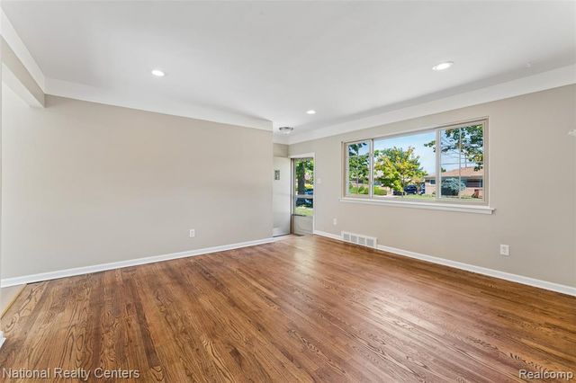 16140 Kennedy Street, Roseville, MI 48066