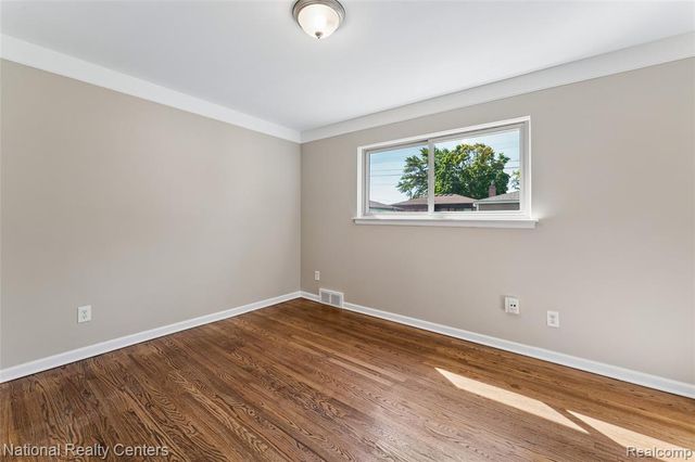 16140 Kennedy Street, Roseville, MI 48066