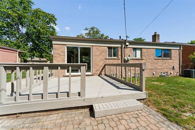 16140 Kennedy Street, Roseville, MI 48066