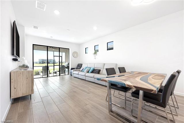 20039 Kingmont DR, Estero, FL 33928