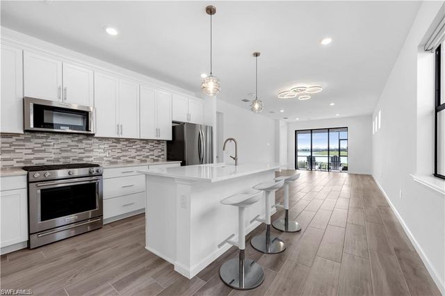 20039 Kingmont DR, Estero, FL 33928