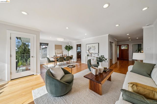 1989 Oakview Dr, Oakland, CA 94602