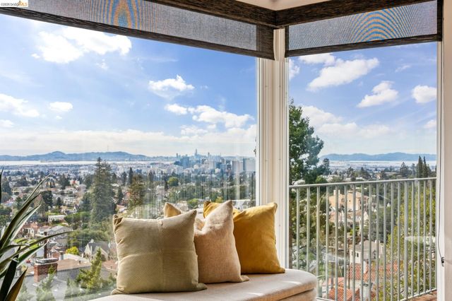 1989 Oakview Dr, Oakland, CA 94602