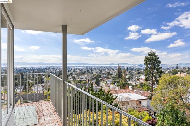 1989 Oakview Dr, Oakland, CA 94602