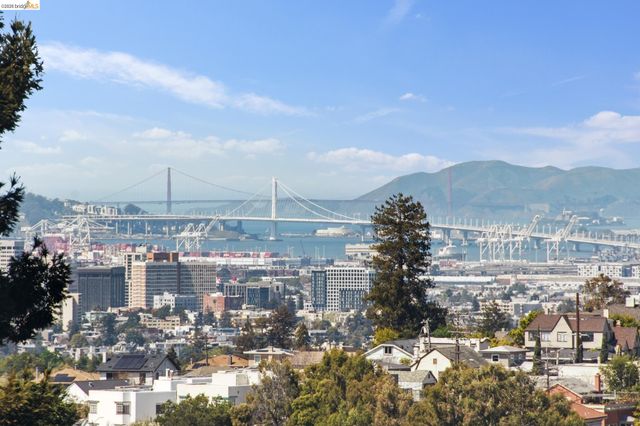 1989 Oakview Dr, Oakland, CA 94602